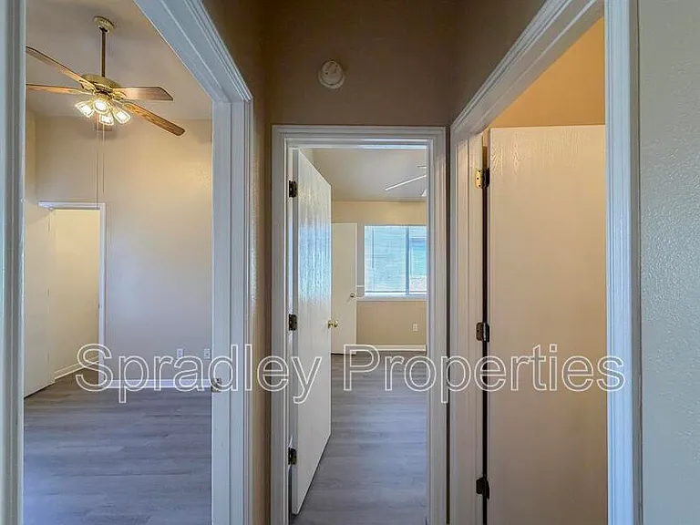 217 Meadowbrook Dr — Photo 4
