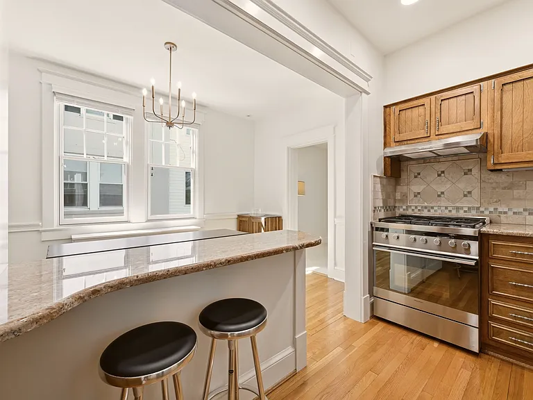 5168 Fulton St NW — Photo 9