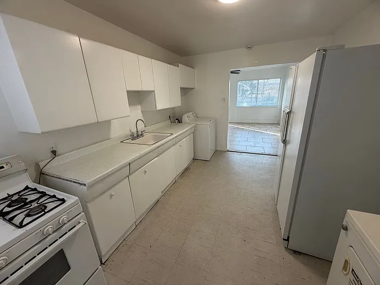 1033-1037 Alvarado Dr SE — Photo 6