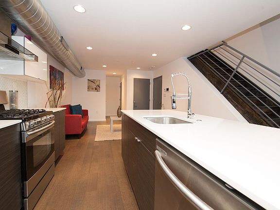 3rd image of 1421 N 7th St APT 3
