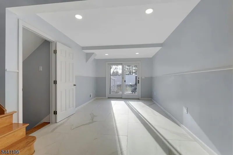 4 bed, 3.0 bath, $5,000 — Photo 3
