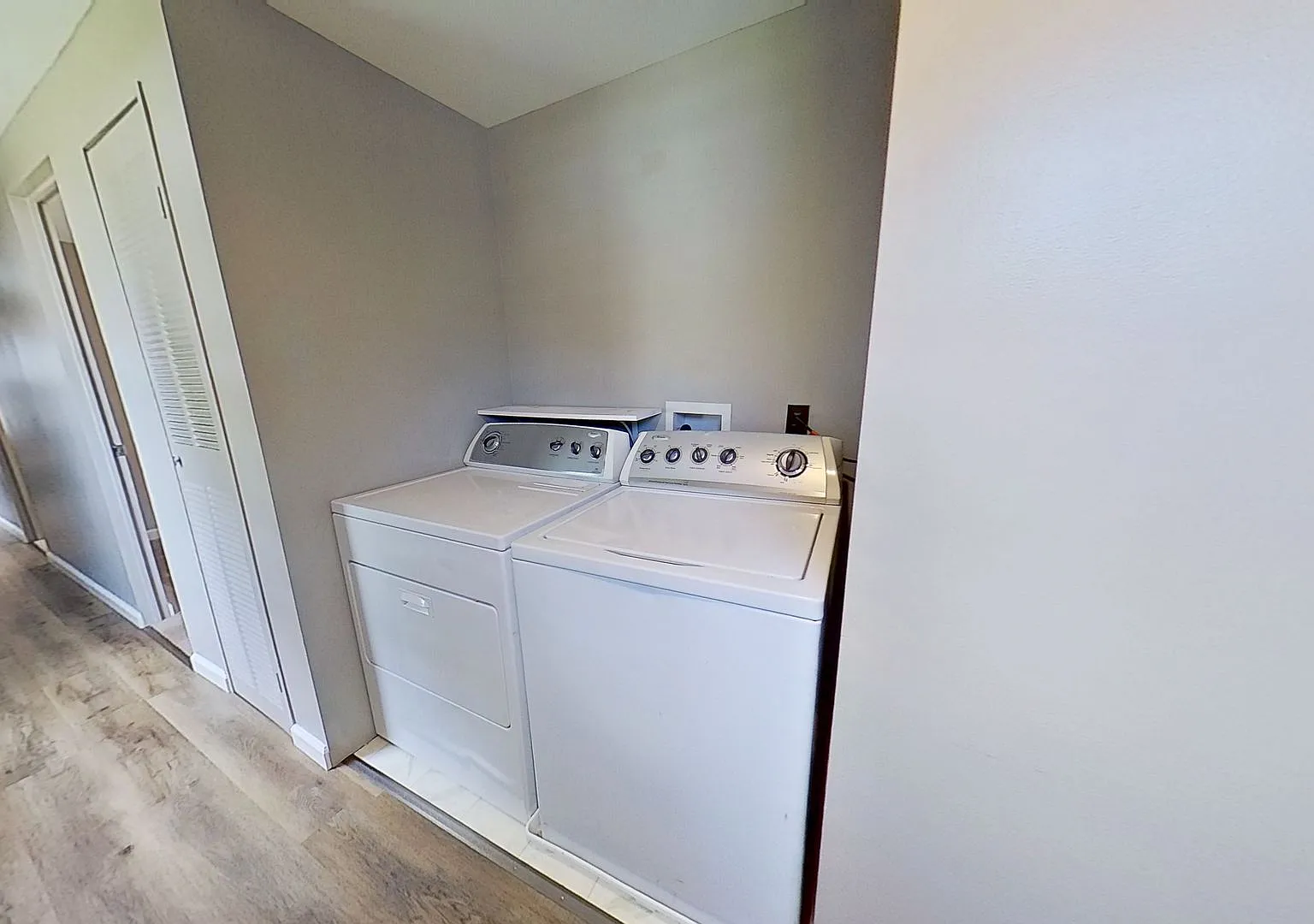 Mobile Home in Newberry Township — Photo 4