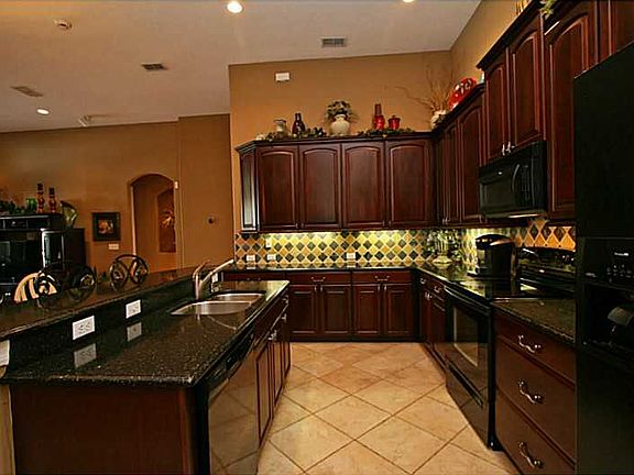 4th image of 13630 Zori Ln