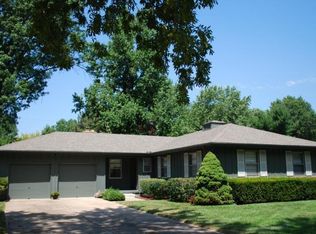 7328 Robinson St, Overland Park, KS 66204