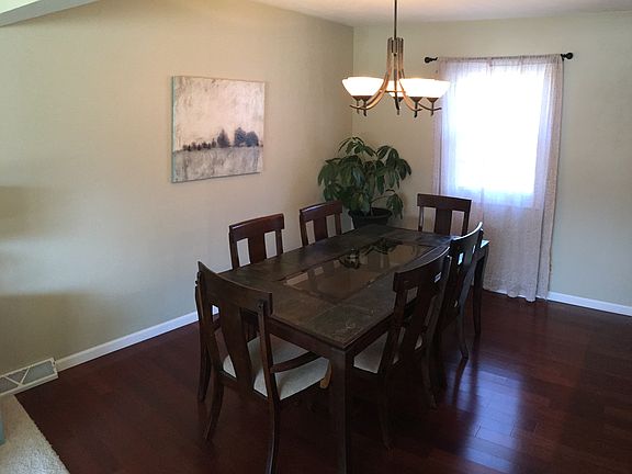 4th image of 435 Willsher Dr