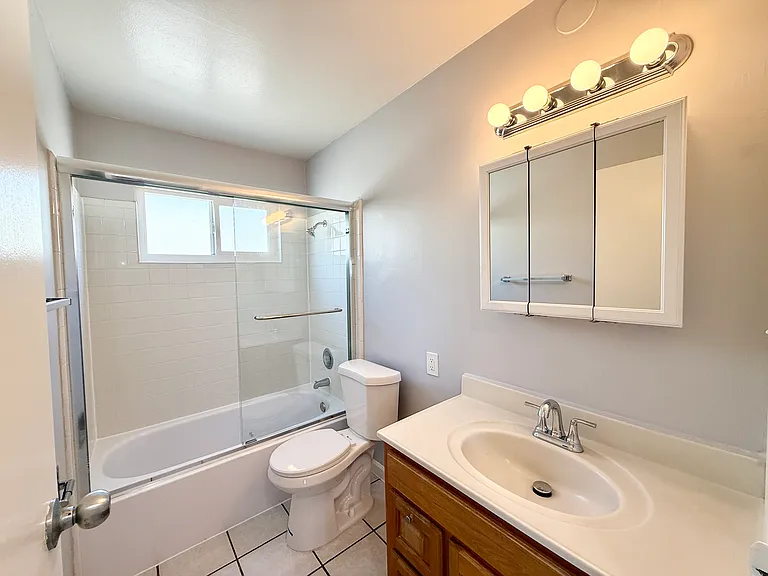 10th Avenue Apartments — Photo 9
