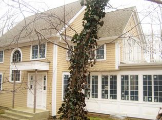 31 Thompson Ln, Saint James, NY 11780