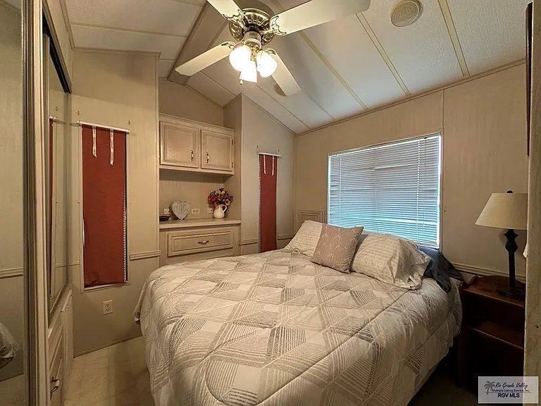 320 Mississippi River Blvd — Photo 10