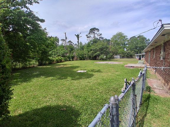 3rd image of 5015 Oak Dr