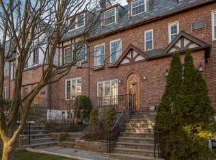 6 Bacon Ct, Bronxville, NY 10708