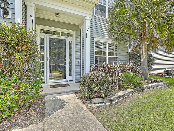 2nd image of 3012 Ellington Dr