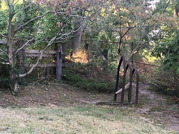 2nd image of 115 Hoyt Ln