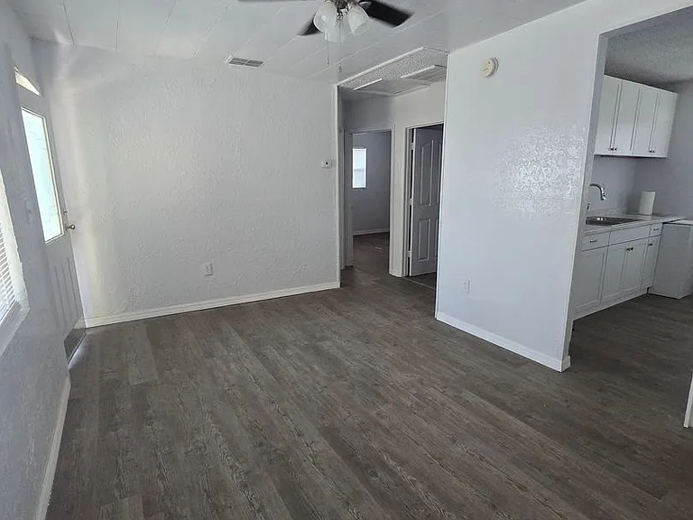 706 E Madison St — Photo 13