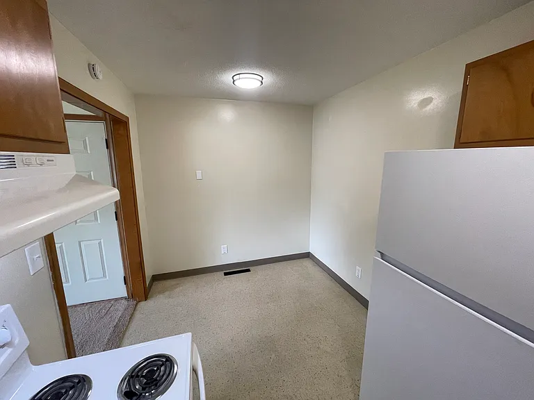 708 E Walnut St #203 — Photo 8