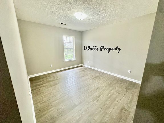 4th image of 100 Briar Cir #100