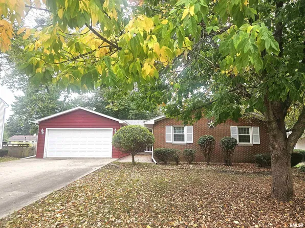 218 Circle Dr, Galesburg, IL 61401