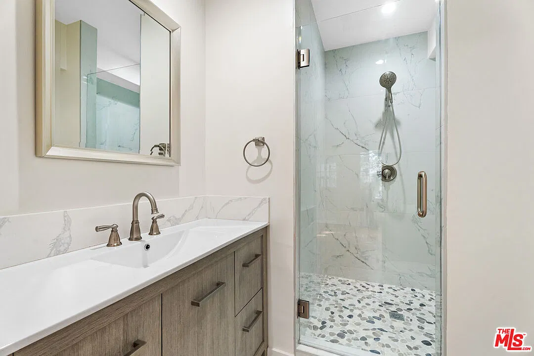 3 bed, 3.0 bath, 1674 sqft, $5,795 — Photo 3