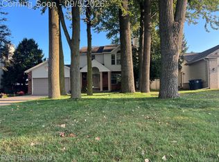 29178 Roycroft St, Livonia, MI 48154