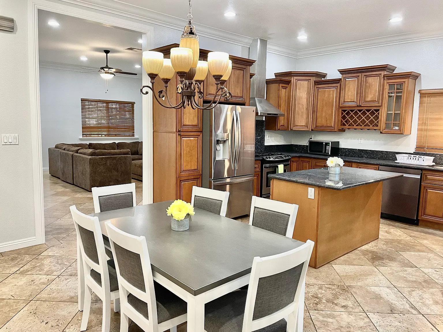 4 bed, 2140 sqft, $5,500 — Photo 4