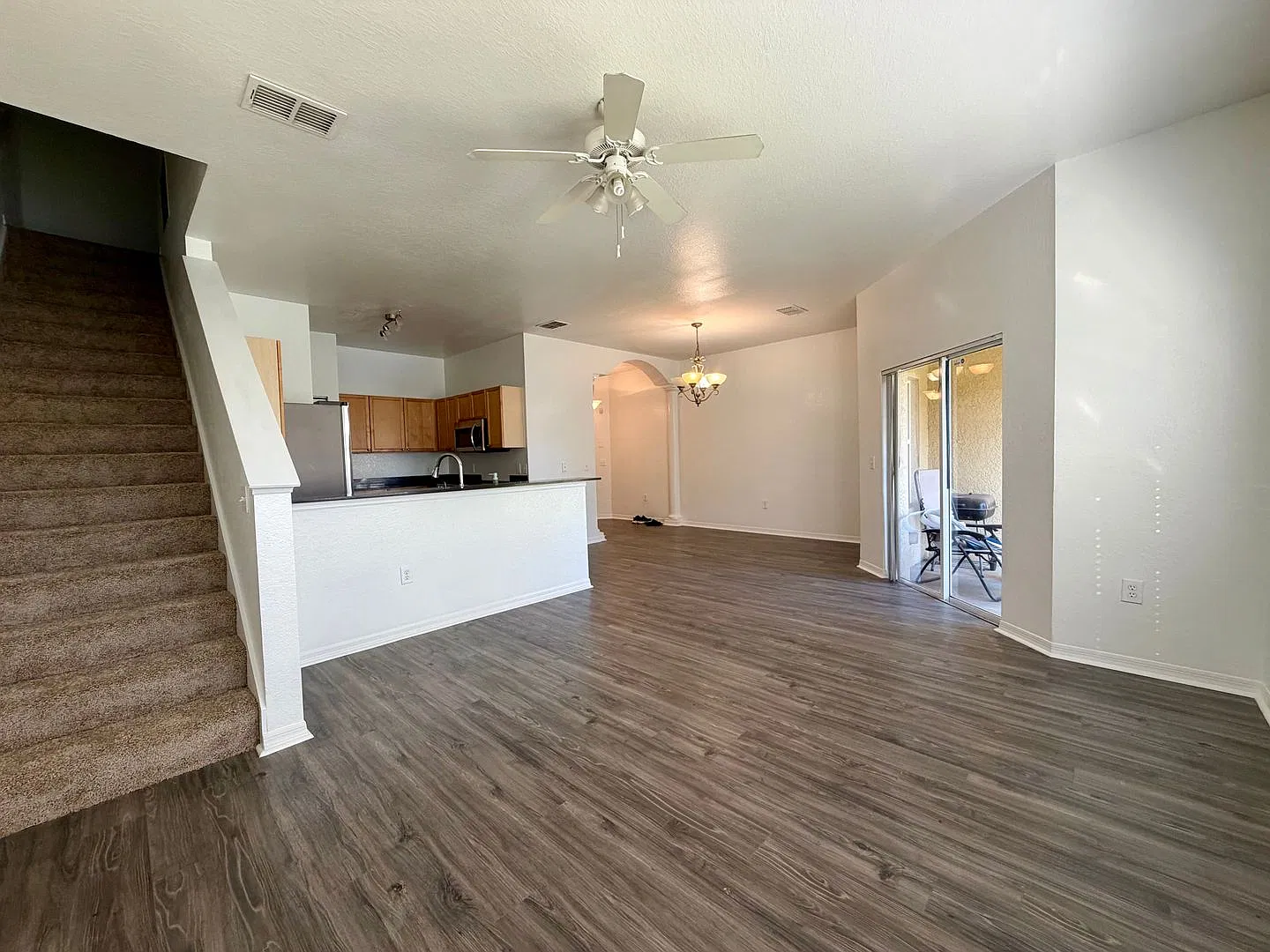 3 Bedroom/ 2.5 bathroom Townhouse in Tampa — Photo 2