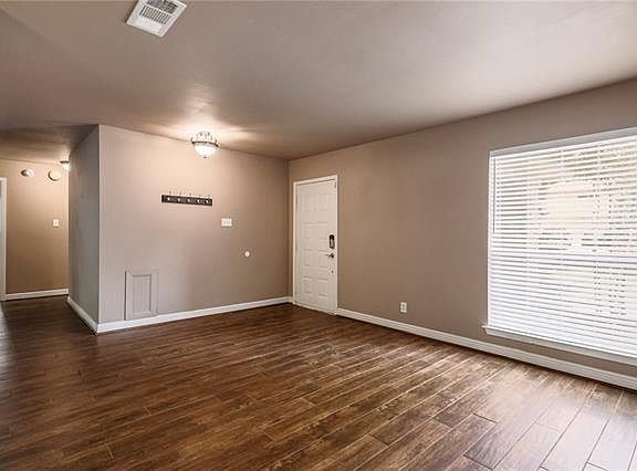 5th image of 11502 Heathrow Dr