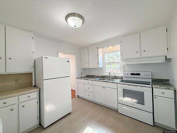 5th image of 906 E Jackson Ave