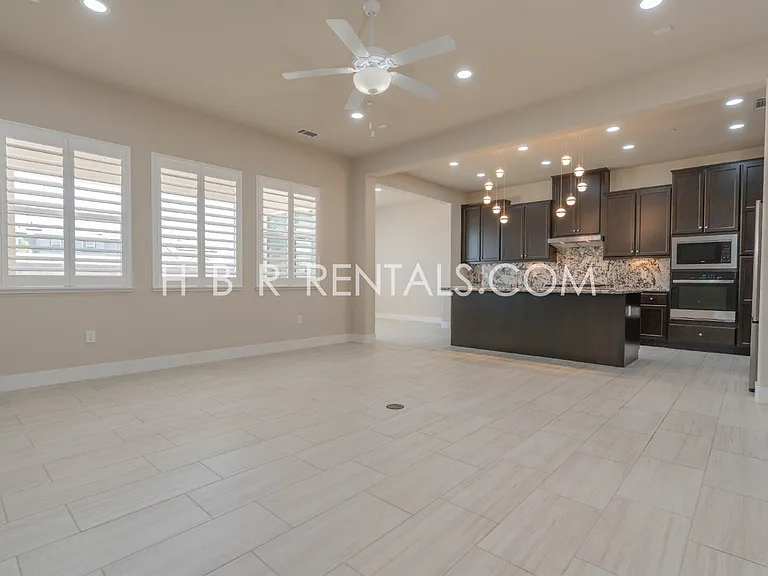 2534 Ottawa Ave — Photo 7
