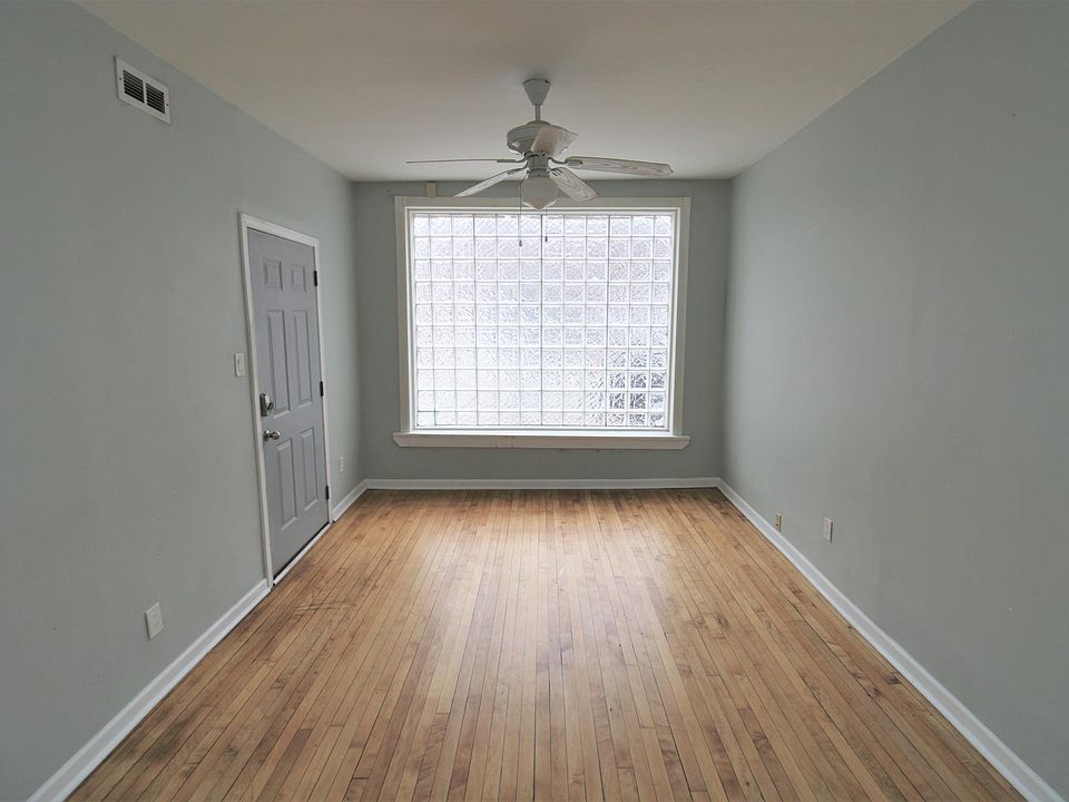 1st image of 1534 N Western Ave APT 1F