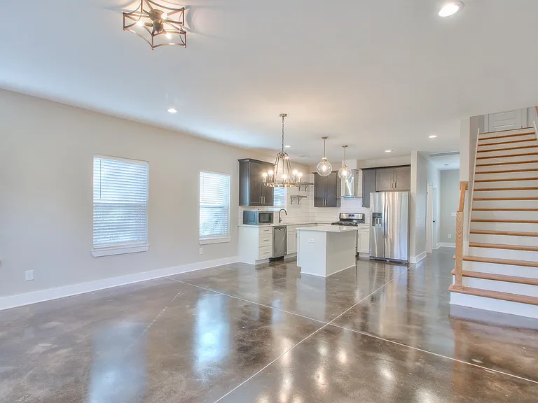 921 Spain Ave — Photo 13