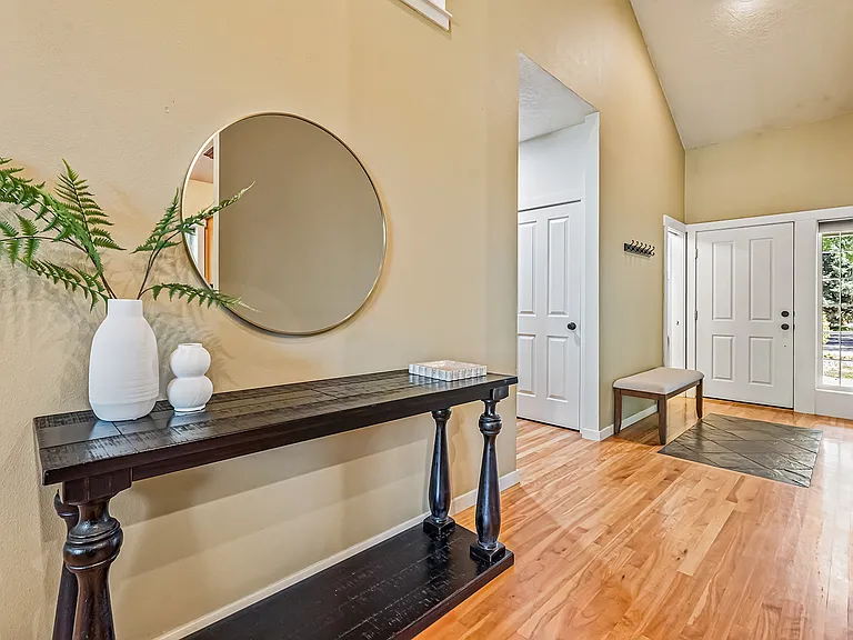 246 W Colchester Dr — Photo 21