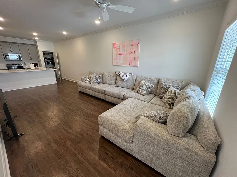 662 Cottage Grove Cir — Photo 10