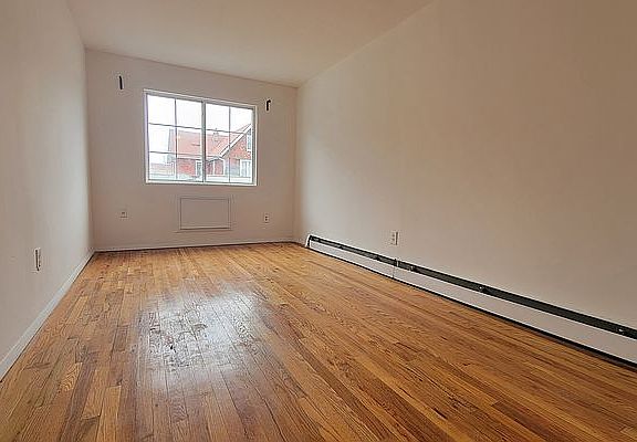 4th image of 321 Winthrop St #3