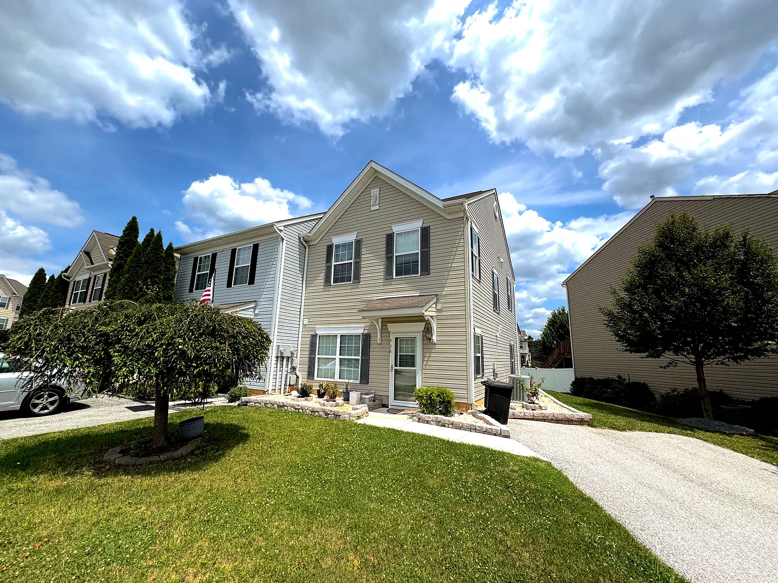 3 bed, 1.5 bath, 1240 sqft, $1,650 — Photo 1