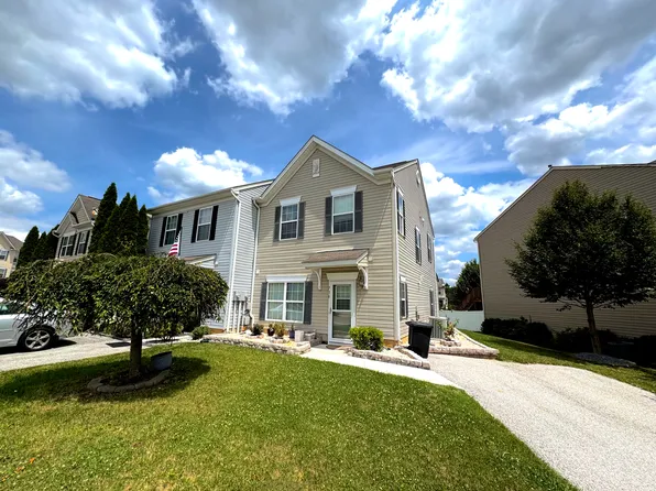 716 Blossom Dr, Hanover, PA 17331