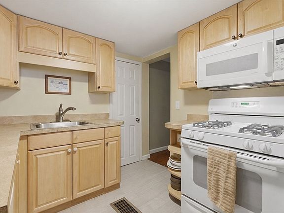 5th image of 10 Lawrence St