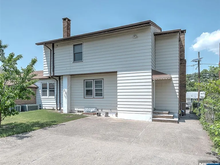 33 Fournier Cres — Photo 22