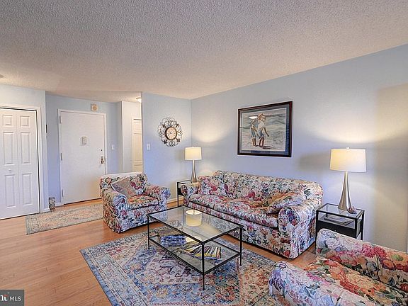 5th image of 5225 Pooks Hill Rd APT 424N