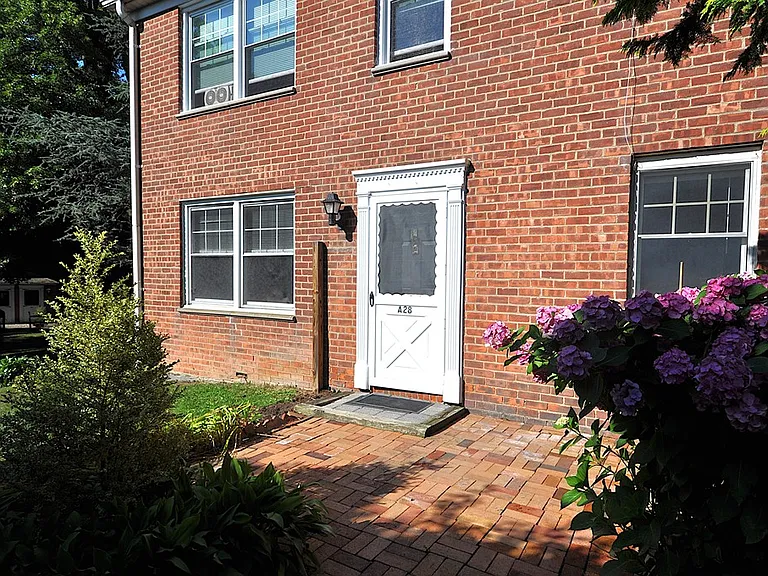 100 Cedar St #A28 — Photo 5