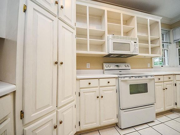 2nd image of 1889 Lenox Dr NW