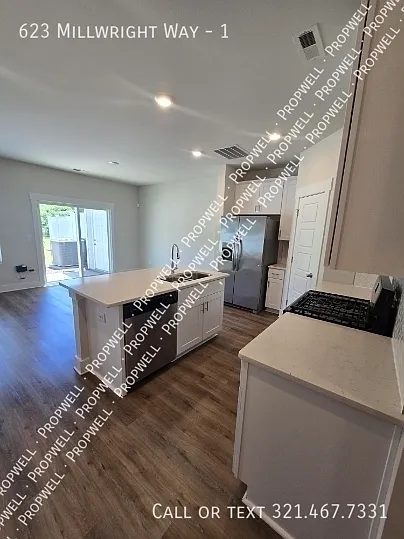 3 bed, 2.5 bath, 1400 sqft, $1,695 — Photo 3