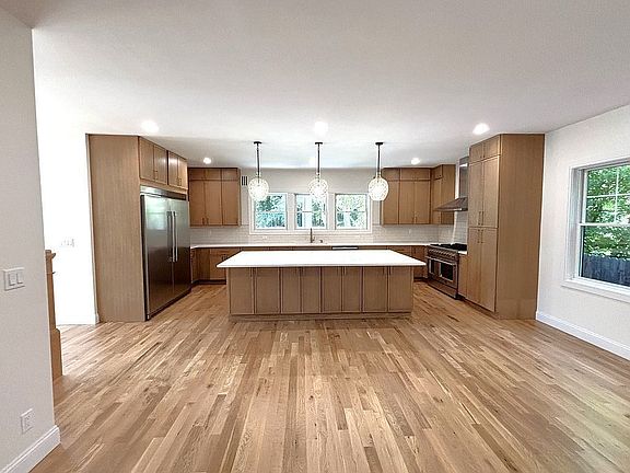 5th image of 10 Nelson Ave