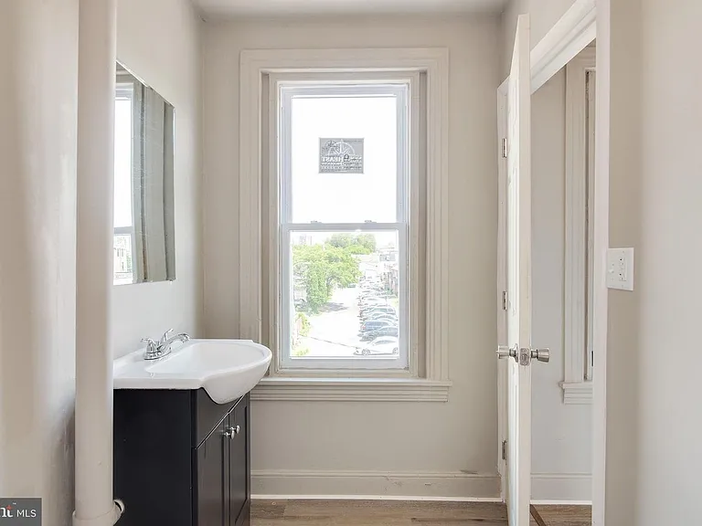 414 Pine St — Photo 11