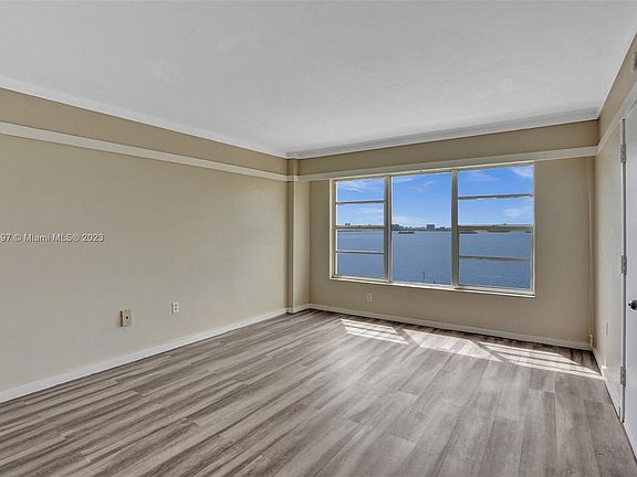4th image of 11111 Biscayne Blvd #1015