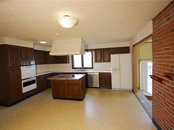 2nd image of 40 Glenwood Ave