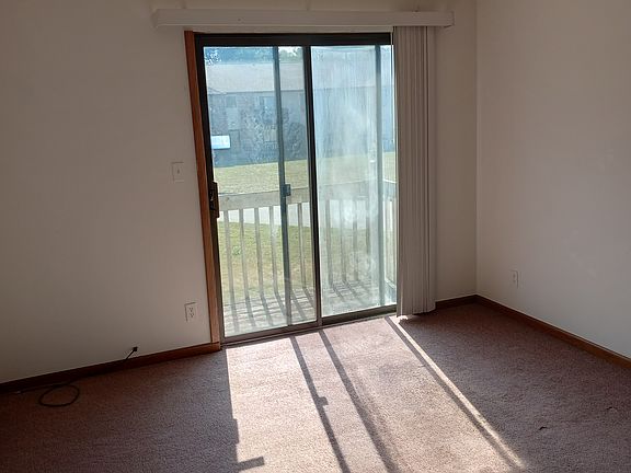 3rd image of 1008 Clarinet Blvd E #1008