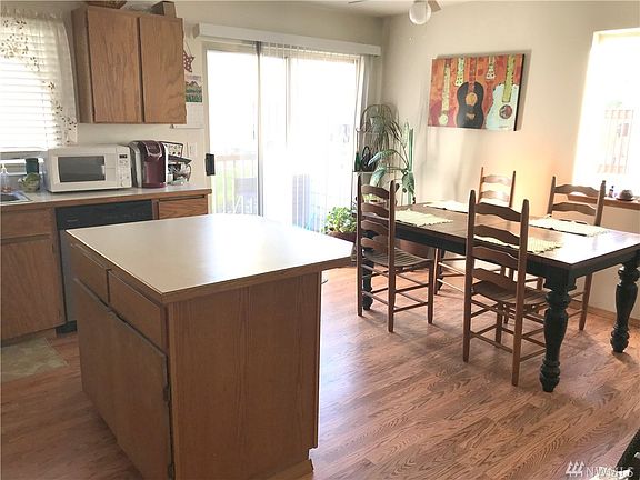 2nd image of 5716 Wisteria Ln NE