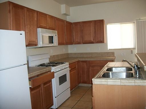 2nd image of 444 Rexford Dr