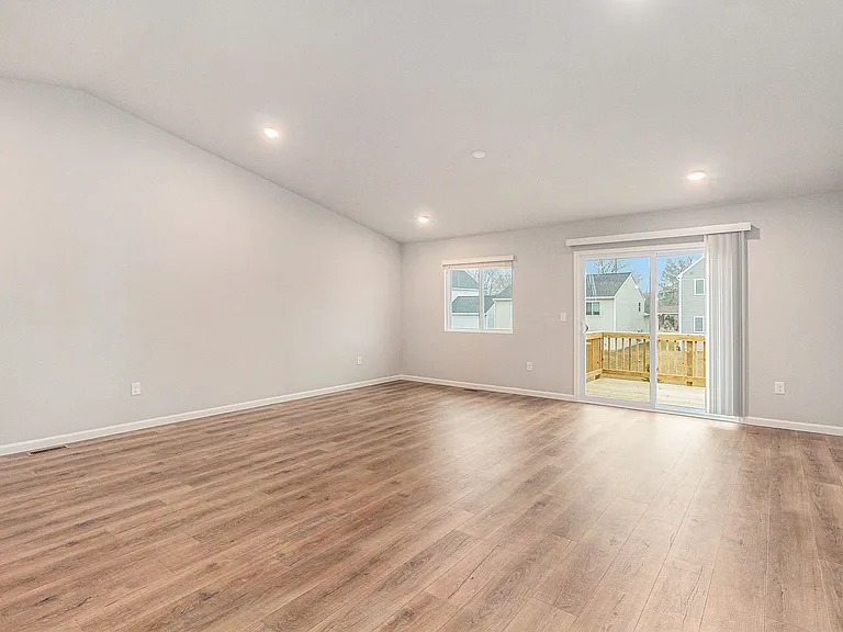 7669 Courtyard Pl — Photo 2