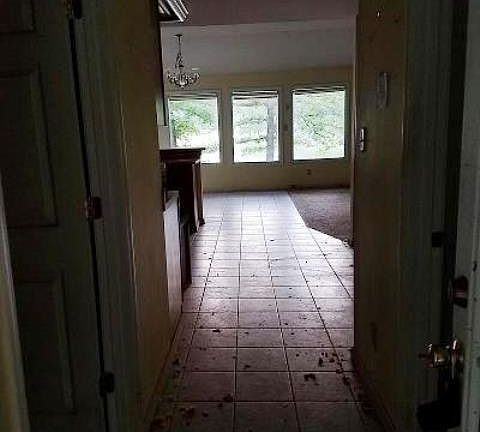 5th image of 1309 Thunderbird Dr N