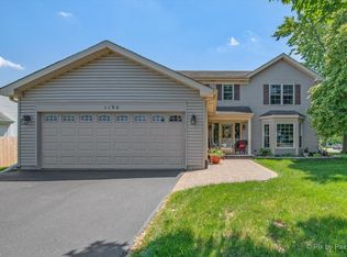 1190 Westward Trl, Carol Stream, IL 60188